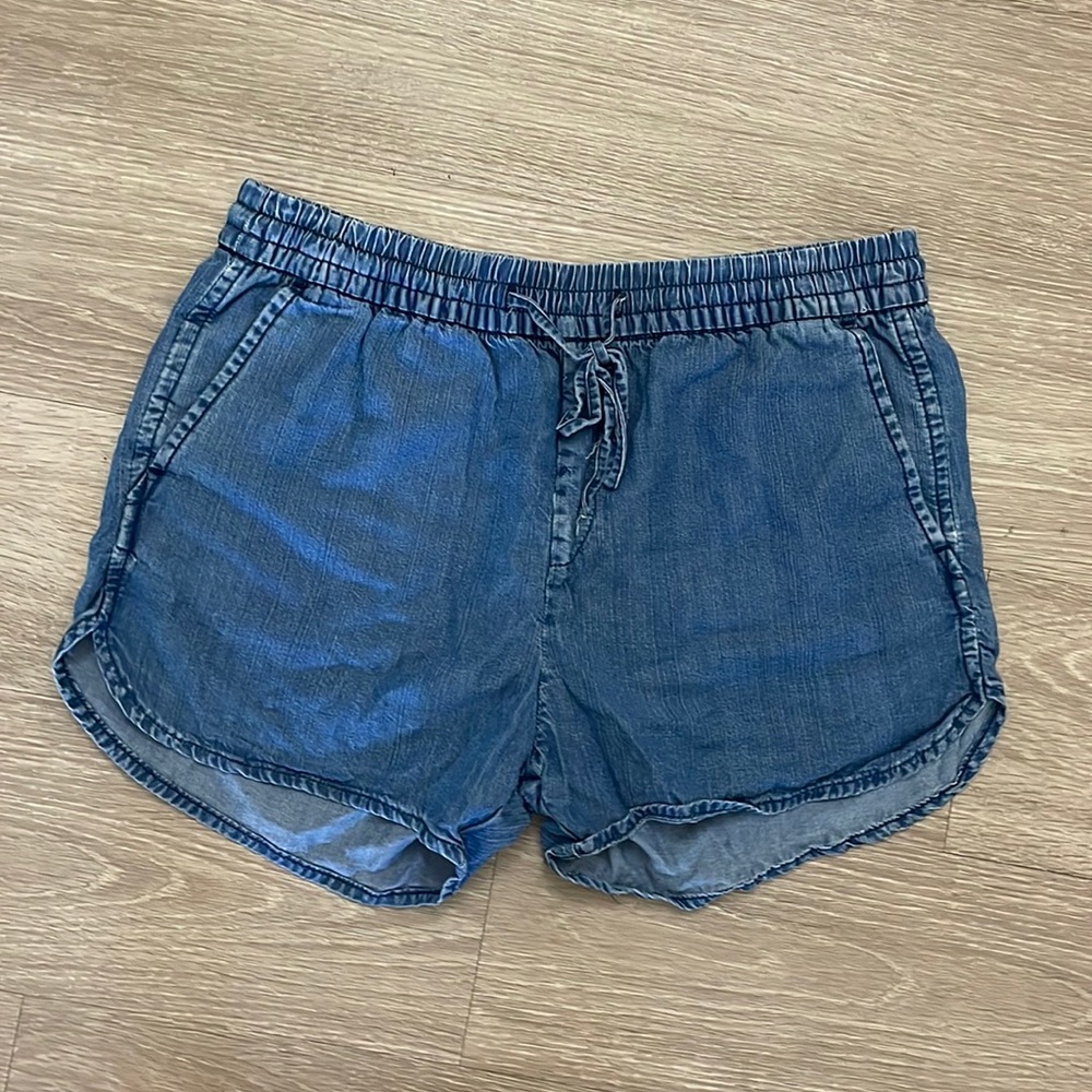 Draw strong flowy Jean shorts